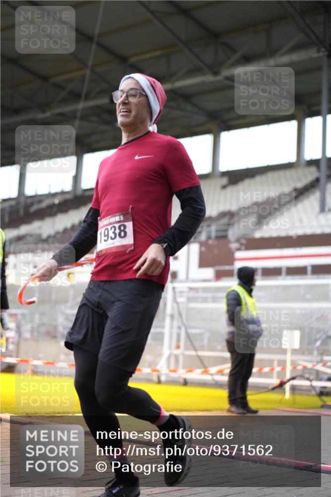 07.12.2025 - St. Pauli X-Mass-Run No. 15 Patografie http://msf.ph/oto/9371562 07.12.2025 11:44:39 Ziel 1281, 1938, 1965, 1968, 1972, 2122, 2156, 2181, 2263, 3605, 3930 meine-sportfotos.de