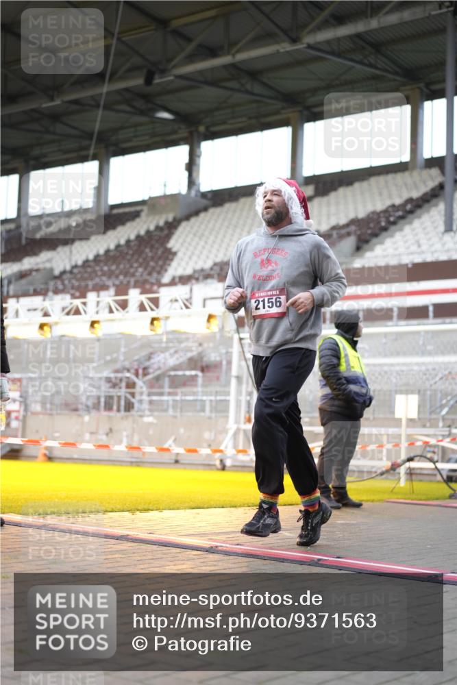 07.12.2025 - St. Pauli X-Mass-Run No. 15 Patografie http://msf.ph/oto/9371563 07.12.2025 11:44:41 Ziel 1281, 1938, 1965, 1968, 1972, 2122, 2156, 2181, 2263, 2644, 3605, 3930 meine-sportfotos.de