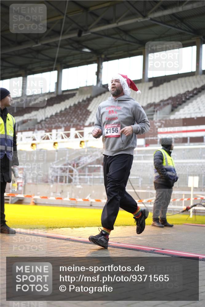 07.12.2025 - St. Pauli X-Mass-Run No. 15 Patografie http://msf.ph/oto/9371565 07.12.2025 11:44:41 Ziel 1281, 1938, 1965, 1968, 1972, 2122, 2156, 2181, 2263, 2644, 3605, 3930 meine-sportfotos.de