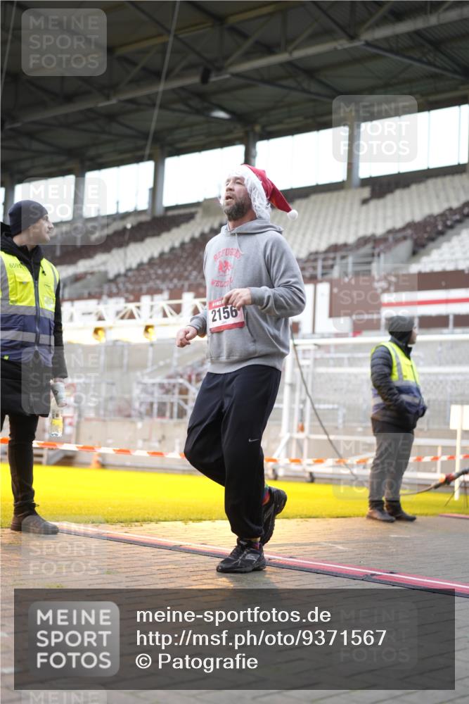 07.12.2025 - St. Pauli X-Mass-Run No. 15 Patografie http://msf.ph/oto/9371567 07.12.2025 11:44:41 Ziel 1281, 1938, 1965, 1968, 1972, 2122, 2156, 2181, 2263, 2644, 3605, 3930 meine-sportfotos.de