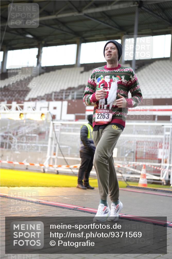 07.12.2025 - St. Pauli X-Mass-Run No. 15 Patografie http://msf.ph/oto/9371569 07.12.2025 11:44:42 Ziel 1281, 1938, 1965, 1968, 1972, 2122, 2156, 2263, 2644, 3605, 3930 meine-sportfotos.de