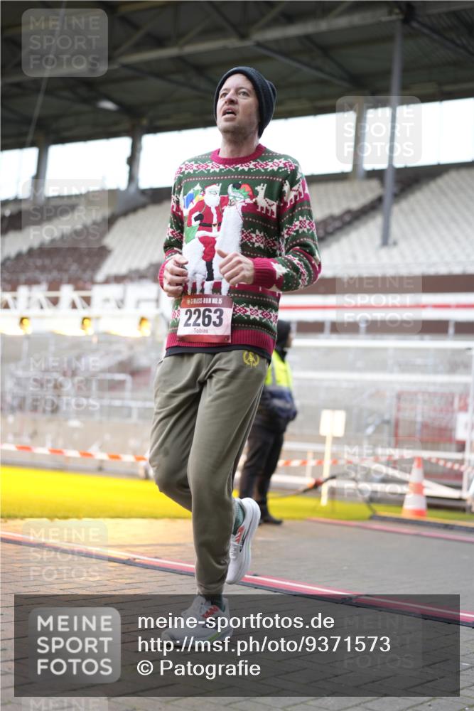 07.12.2025 - St. Pauli X-Mass-Run No. 15 Patografie http://msf.ph/oto/9371573 07.12.2025 11:44:42 Ziel 1281, 1938, 1965, 1968, 1972, 2122, 2156, 2263, 2644, 3605, 3930 meine-sportfotos.de