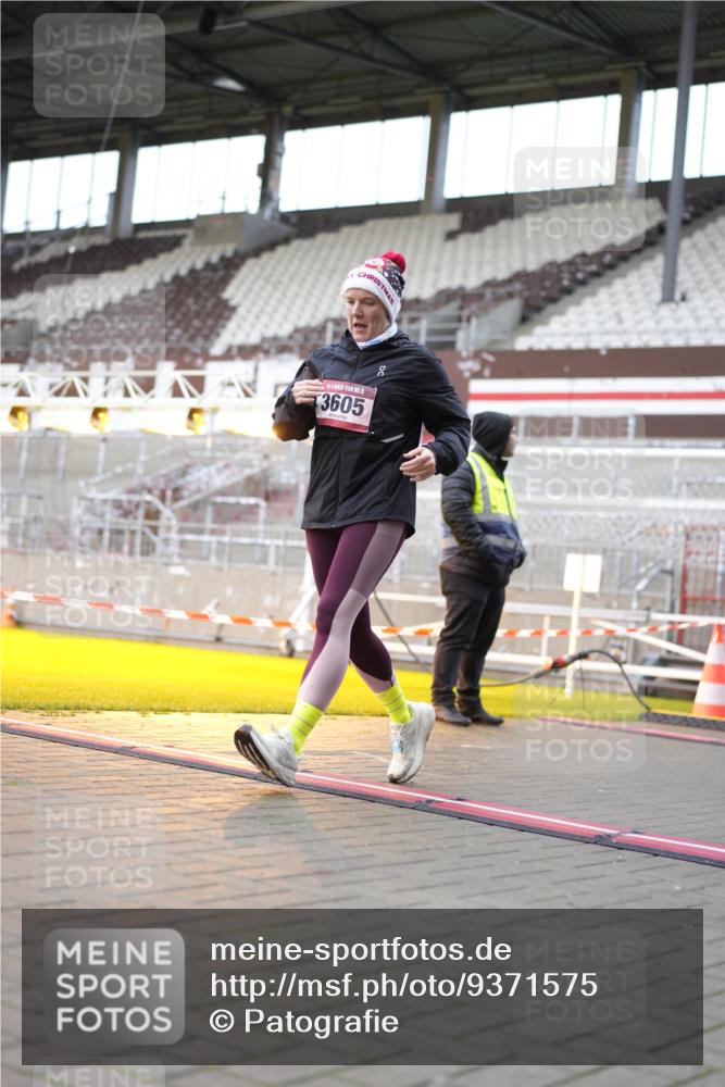07.12.2025 - St. Pauli X-Mass-Run No. 15 Patografie http://msf.ph/oto/9371575 07.12.2025 11:44:45 Ziel 1281, 1938, 1965, 1968, 1972, 2122, 2156, 2263, 2644, 3605, 3624, 3630 meine-sportfotos.de
