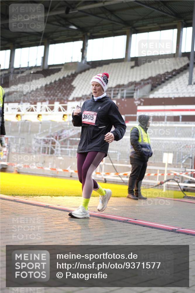 07.12.2025 - St. Pauli X-Mass-Run No. 15 Patografie http://msf.ph/oto/9371577 07.12.2025 11:44:45 Ziel 1281, 1938, 1965, 1968, 1972, 2122, 2156, 2263, 2644, 3605, 3624, 3630 meine-sportfotos.de