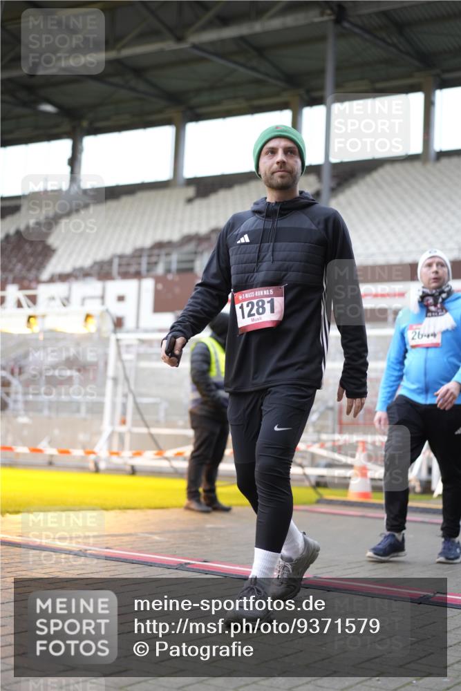 07.12.2025 - St. Pauli X-Mass-Run No. 15 Patografie http://msf.ph/oto/9371579 07.12.2025 11:44:47 Ziel 1281, 1938, 2122, 2156, 2263, 2644, 3553, 3605, 3624, 3630 meine-sportfotos.de