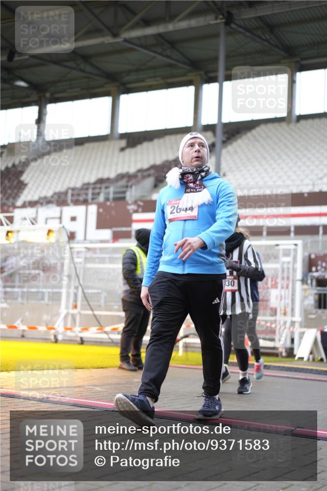 07.12.2025 - St. Pauli X-Mass-Run No. 15 Patografie http://msf.ph/oto/9371583 07.12.2025 11:44:48 Ziel 1281, 1938, 2122, 2156, 2246, 2263, 2644, 3552, 3553, 3605, 3624, 3630, 4103 meine-sportfotos.de
