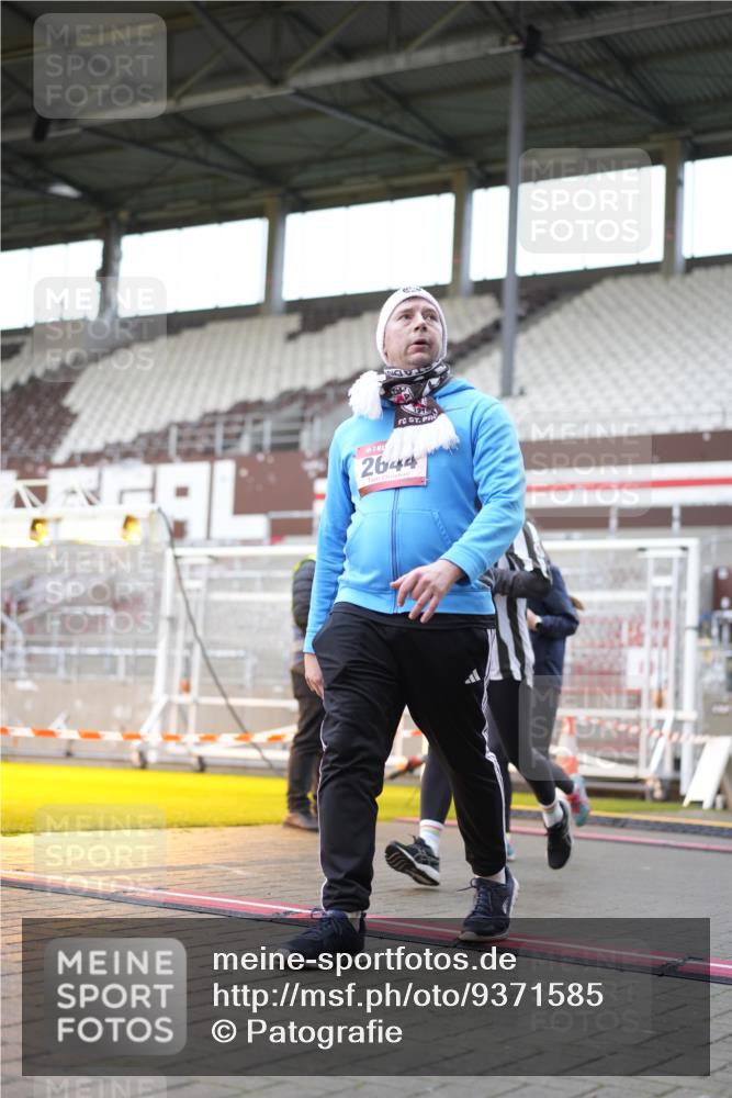07.12.2025 - St. Pauli X-Mass-Run No. 15 Patografie http://msf.ph/oto/9371585 07.12.2025 11:44:48 Ziel 1281, 1938, 2122, 2156, 2246, 2263, 2644, 3552, 3553, 3605, 3624, 3630, 4103 meine-sportfotos.de
