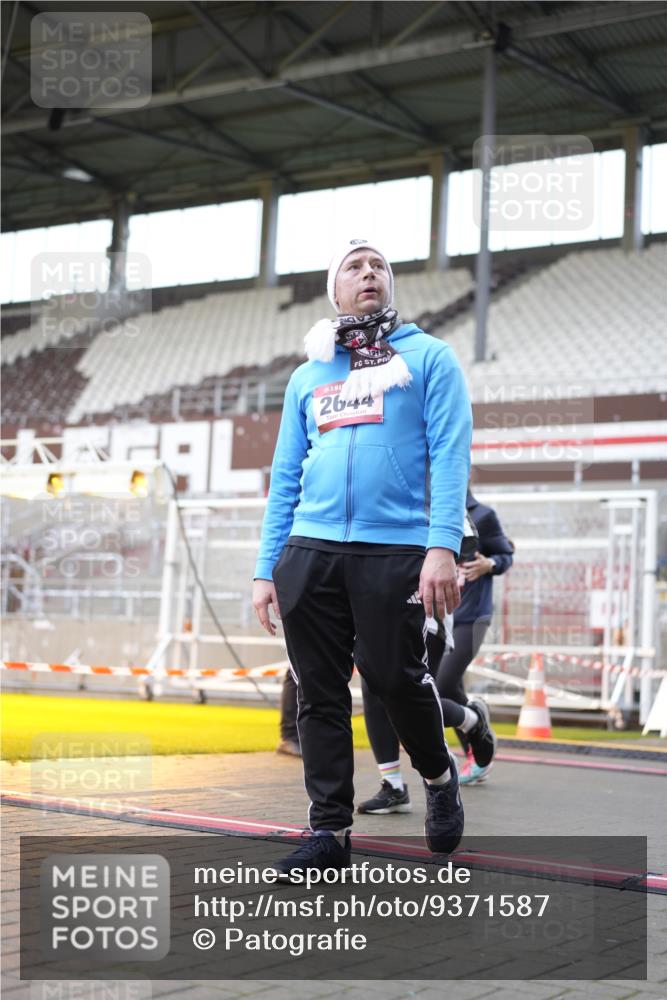 07.12.2025 - St. Pauli X-Mass-Run No. 15 Patografie http://msf.ph/oto/9371587 07.12.2025 11:44:48 Ziel 1281, 1938, 2122, 2156, 2246, 2263, 2644, 3552, 3553, 3605, 3624, 3630, 4103 meine-sportfotos.de