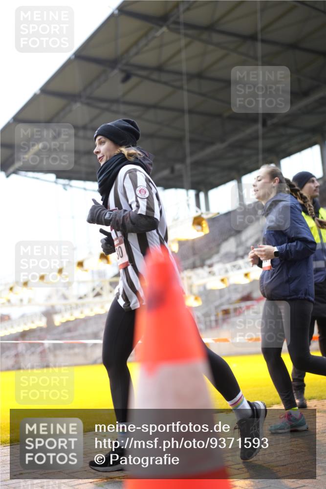 07.12.2025 - St. Pauli X-Mass-Run No. 15 Patografie http://msf.ph/oto/9371593 07.12.2025 11:44:50 Ziel 228, 1281, 1938, 2122, 2156, 2246, 2263, 2644, 3552, 3553, 3605, 3624, 3630, 4103 meine-sportfotos.de