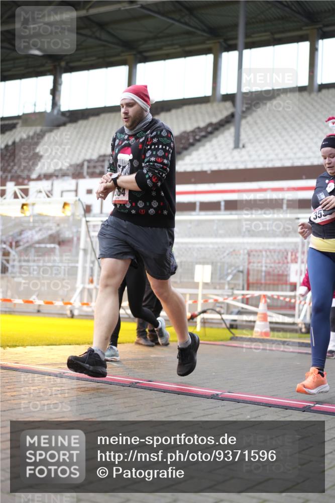 07.12.2025 - St. Pauli X-Mass-Run No. 15 Patografie http://msf.ph/oto/9371596 07.12.2025 11:44:52 Ziel 228, 1281, 1938, 2122, 2156, 2246, 2263, 2644, 3492, 3552, 3553, 3605, 3624, 3630, 3920, 3921, 4103 meine-sportfotos.de