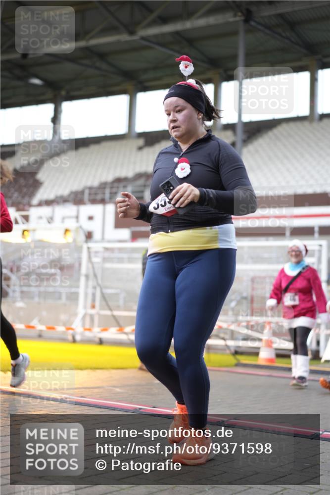 07.12.2025 - St. Pauli X-Mass-Run No. 15 Patografie http://msf.ph/oto/9371598 07.12.2025 11:44:53 Ziel 228, 1281, 1938, 2156, 2246, 2263, 2644, 3492, 3529, 3530, 3552, 3553, 3605, 3624, 3630, 3920, 3921, 4103 meine-sportfotos.de