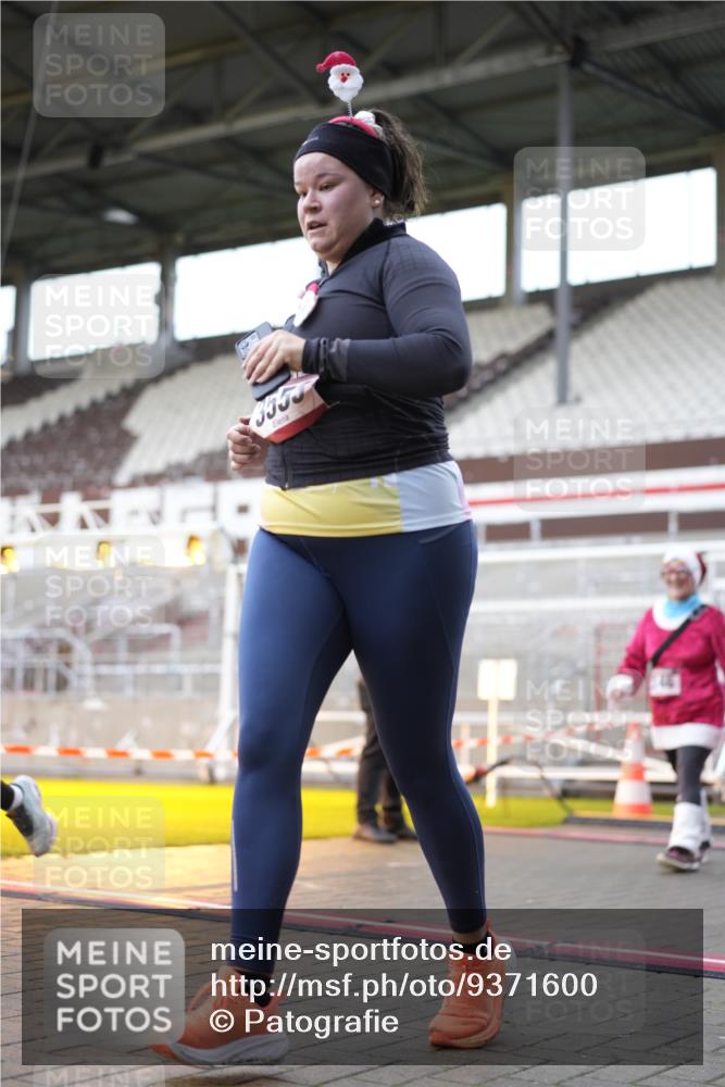 07.12.2025 - St. Pauli X-Mass-Run No. 15 Patografie http://msf.ph/oto/9371600 07.12.2025 11:44:53 Ziel 228, 1281, 1938, 2156, 2246, 2263, 2644, 3492, 3529, 3530, 3552, 3553, 3605, 3624, 3630, 3920, 3921, 4103 meine-sportfotos.de