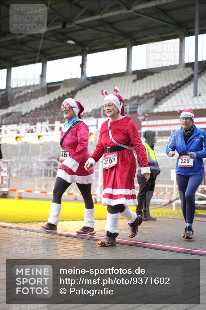 07.12.2025 - St. Pauli X-Mass-Run No. 15 Patografie http://msf.ph/oto/9371602 07.12.2025 11:44:55 Ziel 228, 291, 1281, 2156, 2246, 2263, 2644, 3492, 3529, 3530, 3552, 3553, 3605, 3624, 3630, 3920, 3921, 4103 meine-sportfotos.de