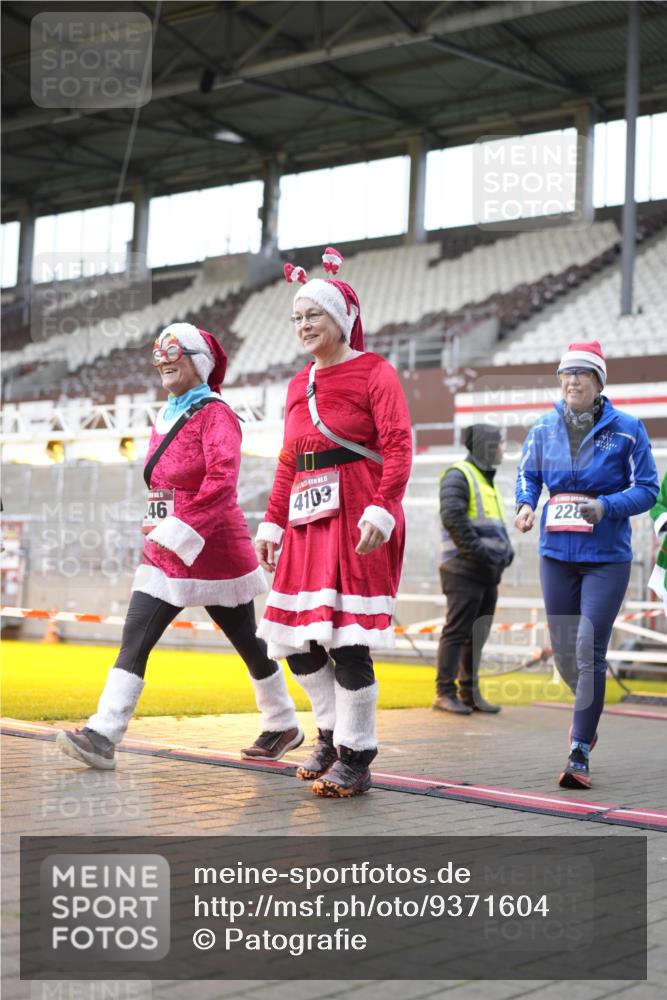 07.12.2025 - St. Pauli X-Mass-Run No. 15 Patografie http://msf.ph/oto/9371604 07.12.2025 11:44:55 Ziel 228, 291, 1281, 2156, 2246, 2263, 2644, 3492, 3529, 3530, 3552, 3553, 3605, 3624, 3630, 3920, 3921, 4103 meine-sportfotos.de