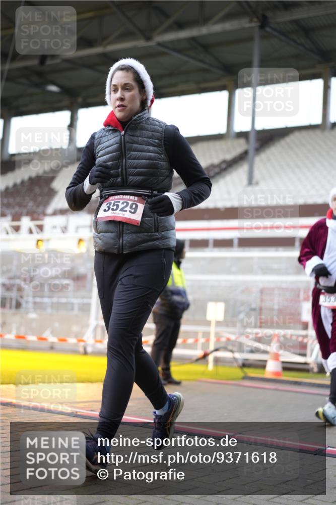 07.12.2025 - St. Pauli X-Mass-Run No. 15 Patografie http://msf.ph/oto/9371618 07.12.2025 11:44:58 Ziel 228, 291, 1281, 2246, 2644, 3492, 3529, 3530, 3552, 3553, 3575, 3578, 3605, 3624, 3630, 3920, 3921, 4103 meine-sportfotos.de