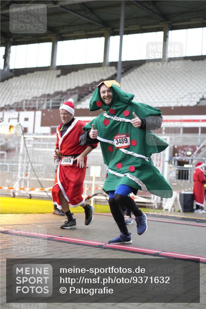 07.12.2025 - St. Pauli X-Mass-Run No. 15 Patografie http://msf.ph/oto/9371632 07.12.2025 11:45:04 Ziel 228, 291, 2246, 2844, 3485, 3489, 3492, 3529, 3530, 3552, 3553, 3575, 3578, 3624, 3920, 3921, 4103 meine-sportfotos.de