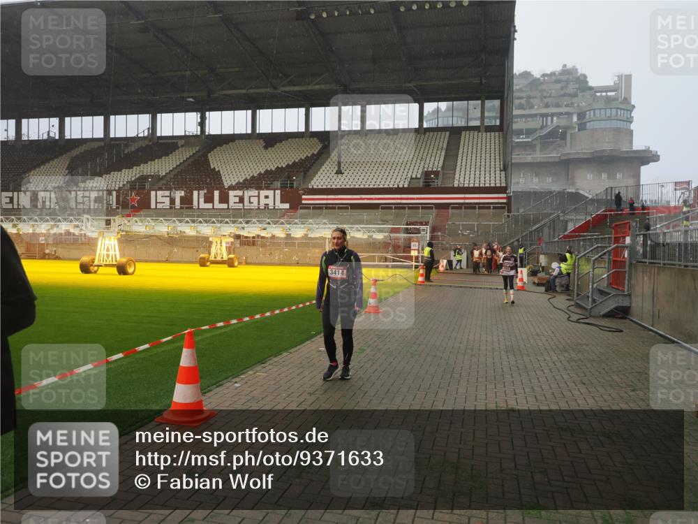 07.12.2025 - St. Pauli X-Mass-Run No. 15 Fabian Wolf http://msf.ph/oto/9371633 07.12.2025 10:07:13 Ziel 421, 792, 1572, 2983, 3414, 3945, 4354 meine-sportfotos.de