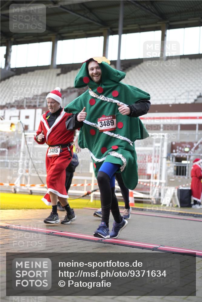 07.12.2025 - St. Pauli X-Mass-Run No. 15 Patografie http://msf.ph/oto/9371634 07.12.2025 11:45:04 Ziel 228, 291, 2246, 2844, 3485, 3489, 3492, 3529, 3530, 3552, 3553, 3575, 3578, 3624, 3920, 3921, 4103 meine-sportfotos.de