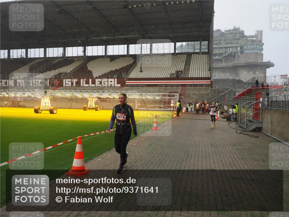07.12.2025 - St. Pauli X-Mass-Run No. 15 Fabian Wolf http://msf.ph/oto/9371641 07.12.2025 10:07:14 Ziel 421, 792, 1572, 2983, 3414, 3945, 4354 meine-sportfotos.de