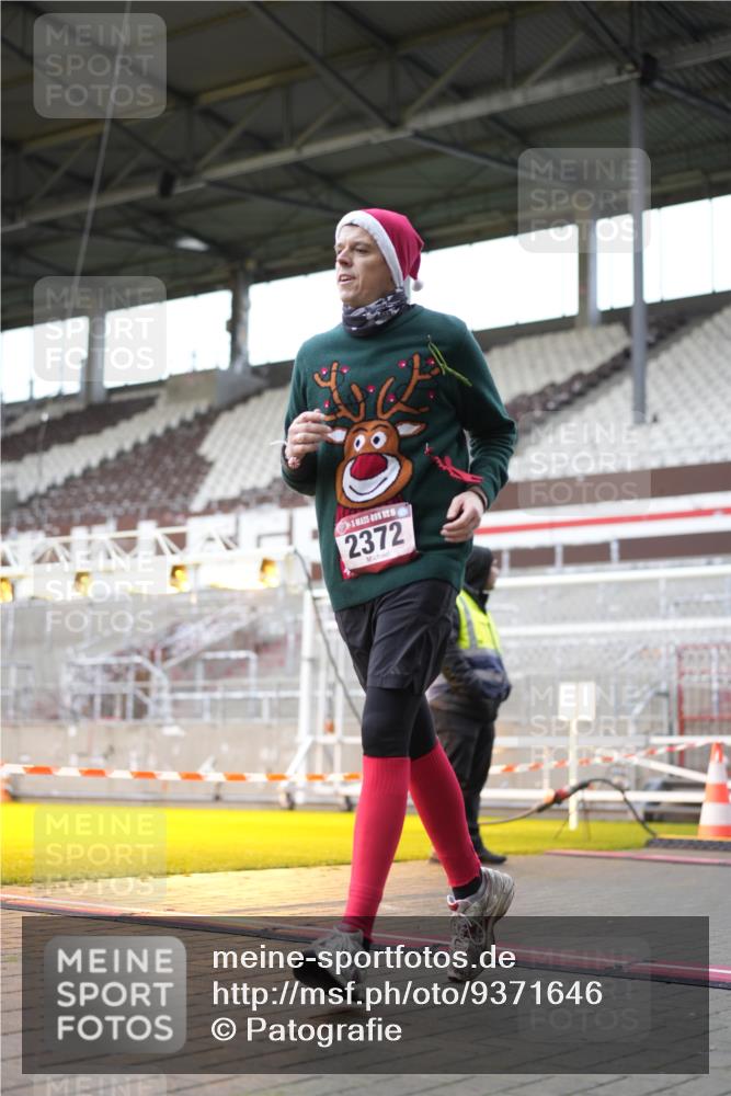 07.12.2025 - St. Pauli X-Mass-Run No. 15 Patografie http://msf.ph/oto/9371646 07.12.2025 11:45:16 Ziel 2372, 2624, 2844, 3485, 3489, 3573, 3575, 3578, 3774 meine-sportfotos.de