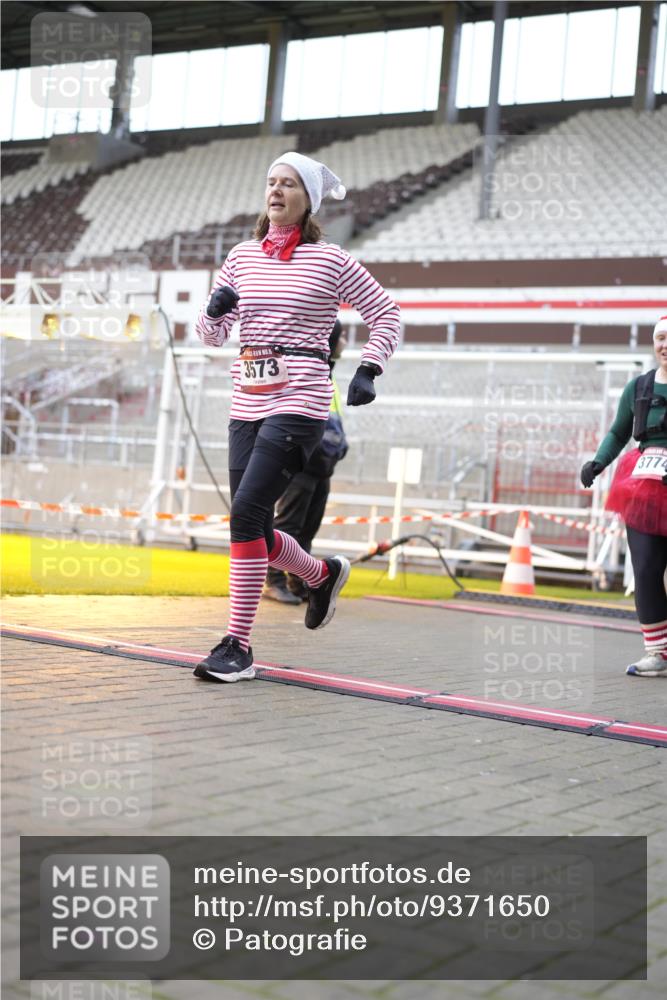 07.12.2025 - St. Pauli X-Mass-Run No. 15 Patografie http://msf.ph/oto/9371650 07.12.2025 11:45:19 Ziel 2372, 2624, 2844, 3485, 3489, 3573, 3774 meine-sportfotos.de