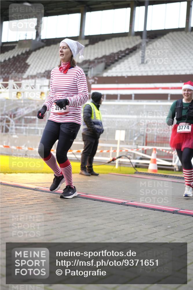 07.12.2025 - St. Pauli X-Mass-Run No. 15 Patografie http://msf.ph/oto/9371651 07.12.2025 11:45:19 Ziel 2372, 2624, 2844, 3485, 3489, 3573, 3774 meine-sportfotos.de