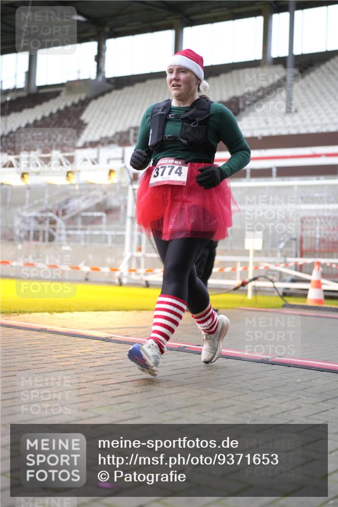 07.12.2025 - St. Pauli X-Mass-Run No. 15 Patografie http://msf.ph/oto/9371653 07.12.2025 11:45:20 Ziel 569, 572, 2372, 2624, 2844, 3573, 3774, 4112 meine-sportfotos.de