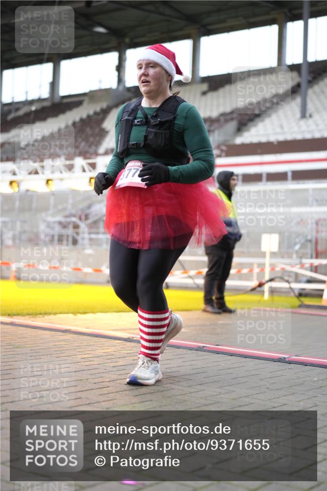 07.12.2025 - St. Pauli X-Mass-Run No. 15 Patografie http://msf.ph/oto/9371655 07.12.2025 11:45:20 Ziel 569, 572, 2372, 2624, 2844, 3573, 3774, 4112 meine-sportfotos.de