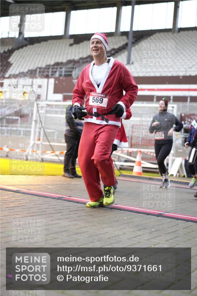 07.12.2025 - St. Pauli X-Mass-Run No. 15 Patografie http://msf.ph/oto/9371661 07.12.2025 11:45:25 Ziel 569, 572, 1324, 2372, 2382, 2385, 2624, 3378, 3379, 3573, 3774, 3963, 4058, 4060, 4112 meine-sportfotos.de