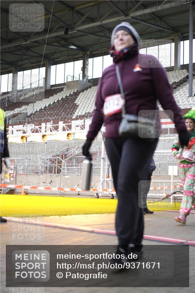 07.12.2025 - St. Pauli X-Mass-Run No. 15 Patografie http://msf.ph/oto/9371671 07.12.2025 11:45:28 Ziel 569, 572, 1324, 2372, 2382, 2385, 3378, 3379, 3573, 3774, 3963, 4058, 4060, 4112 meine-sportfotos.de