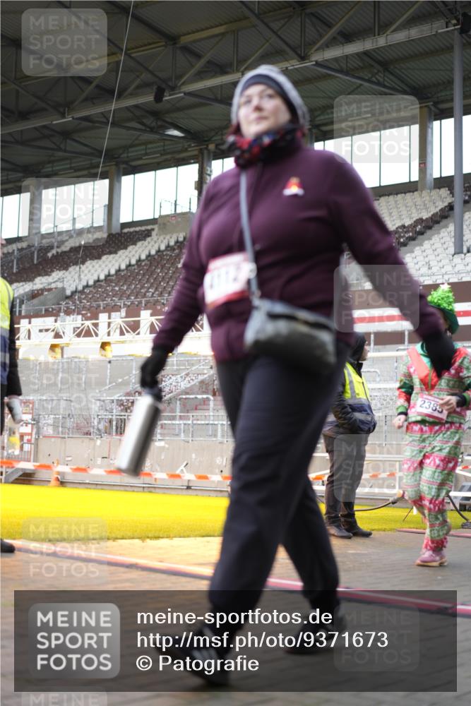 07.12.2025 - St. Pauli X-Mass-Run No. 15 Patografie http://msf.ph/oto/9371673 07.12.2025 11:45:28 Ziel 569, 572, 1324, 2372, 2382, 2385, 3378, 3379, 3573, 3774, 3963, 4058, 4060, 4112 meine-sportfotos.de