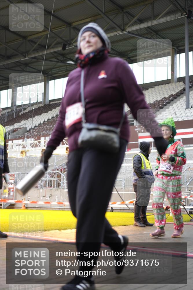 07.12.2025 - St. Pauli X-Mass-Run No. 15 Patografie http://msf.ph/oto/9371675 07.12.2025 11:45:28 Ziel 569, 572, 1324, 2372, 2382, 2385, 3378, 3379, 3573, 3774, 3963, 4058, 4060, 4112 meine-sportfotos.de