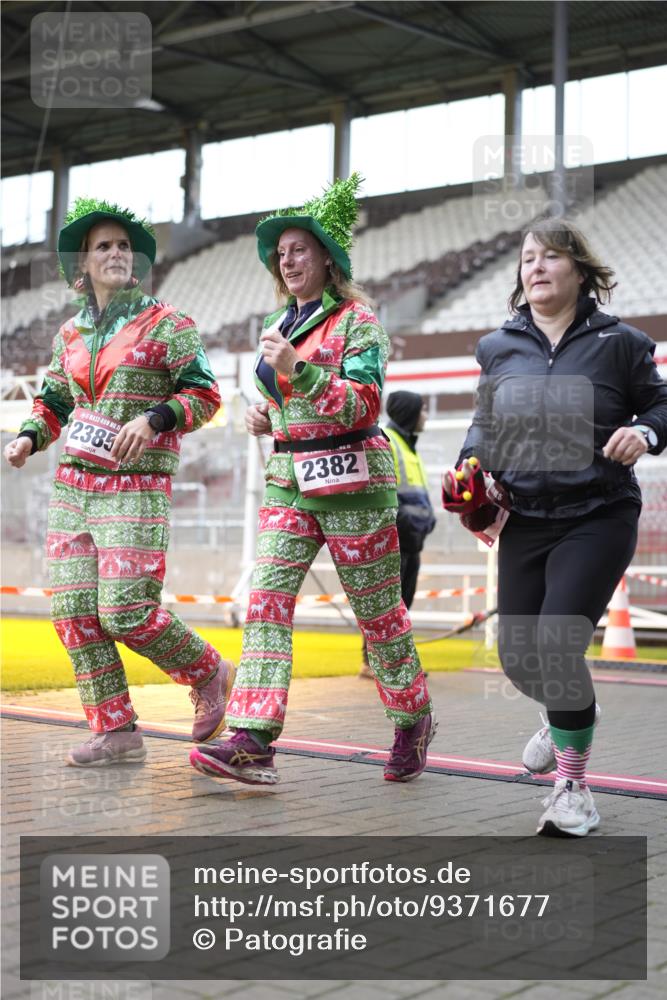 07.12.2025 - St. Pauli X-Mass-Run No. 15 Patografie http://msf.ph/oto/9371677 07.12.2025 11:45:29 Ziel 569, 572, 1324, 2372, 2382, 2385, 3378, 3379, 3573, 3774, 3963, 4058, 4060, 4112 meine-sportfotos.de