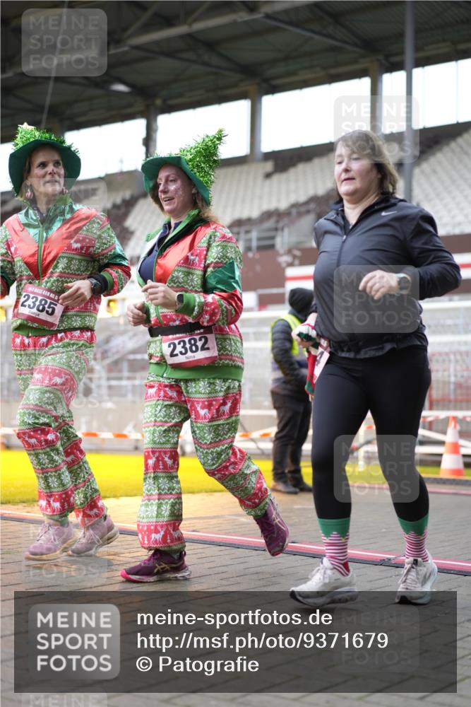 07.12.2025 - St. Pauli X-Mass-Run No. 15 Patografie http://msf.ph/oto/9371679 07.12.2025 11:45:29 Ziel 569, 572, 1324, 2372, 2382, 2385, 3378, 3379, 3573, 3774, 3963, 4058, 4060, 4112 meine-sportfotos.de