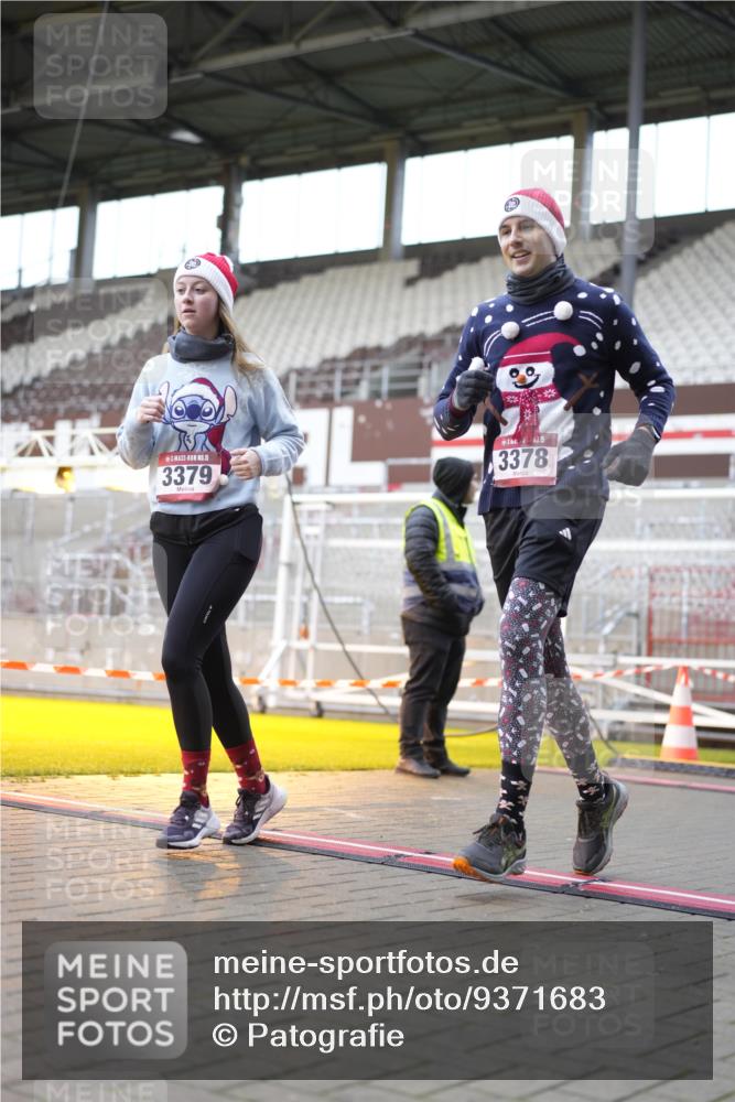 07.12.2025 - St. Pauli X-Mass-Run No. 15 Patografie http://msf.ph/oto/9371683 07.12.2025 11:45:31 Ziel 569, 572, 1324, 2382, 2385, 3028, 3378, 3379, 3573, 3774, 3963, 4058, 4060, 4112 meine-sportfotos.de