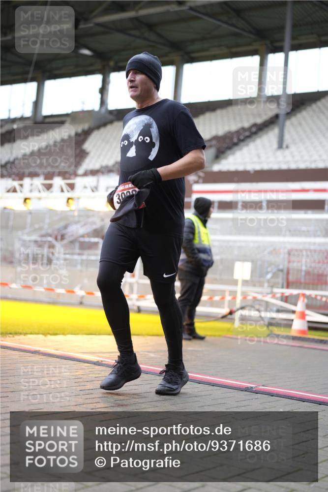 07.12.2025 - St. Pauli X-Mass-Run No. 15 Patografie http://msf.ph/oto/9371686 07.12.2025 11:45:36 Ziel 355, 569, 572, 1324, 1541, 2382, 2385, 3028, 3378, 3379, 3963, 4058, 4060, 4112 meine-sportfotos.de
