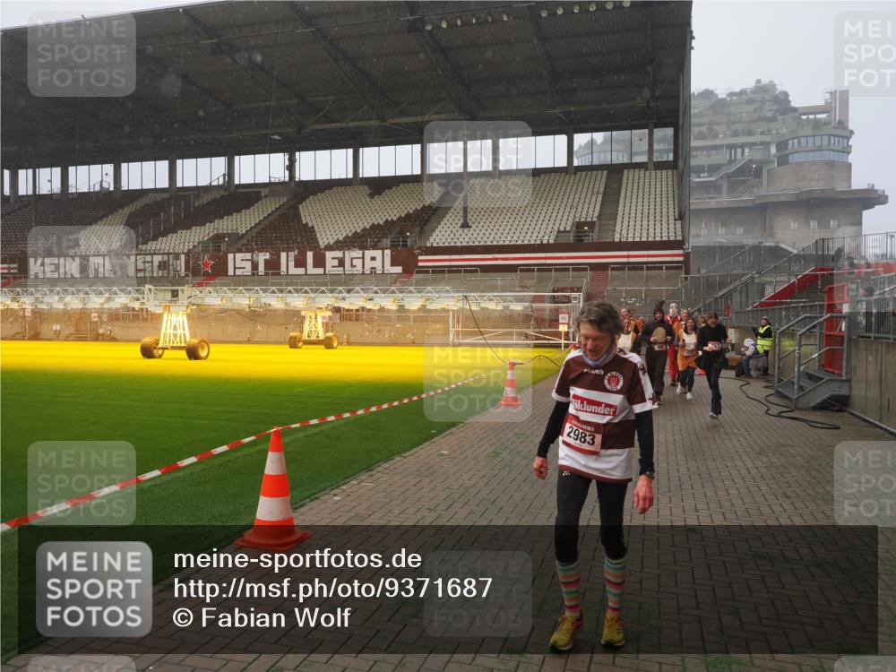 07.12.2025 - St. Pauli X-Mass-Run No. 15 Fabian Wolf http://msf.ph/oto/9371687 07.12.2025 10:07:22 Ziel 256, 265, 272, 517, 657, 685, 716, 767, 1187, 1234, 2983, 3414 meine-sportfotos.de