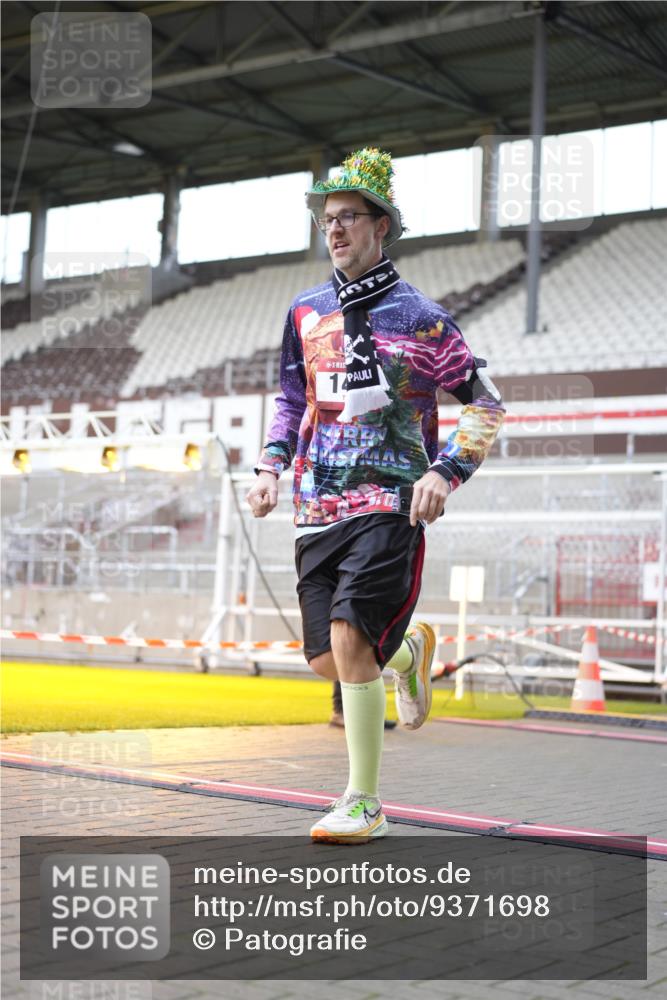07.12.2025 - St. Pauli X-Mass-Run No. 15 Patografie http://msf.ph/oto/9371698 07.12.2025 11:45:53 Ziel 143, 147, 188, 355, 526, 733, 1541, 2097 meine-sportfotos.de