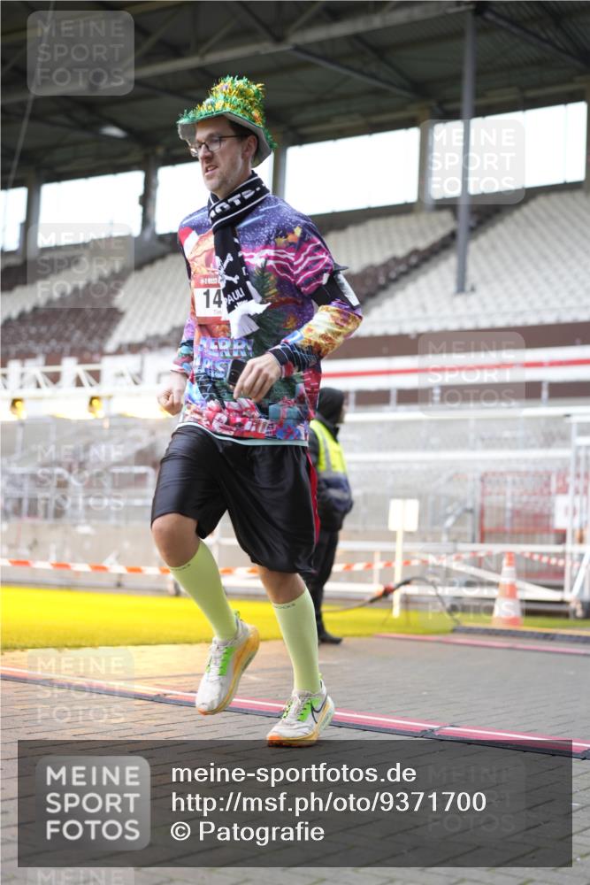 07.12.2025 - St. Pauli X-Mass-Run No. 15 Patografie http://msf.ph/oto/9371700 07.12.2025 11:45:53 Ziel 143, 147, 188, 355, 526, 733, 1541, 2097 meine-sportfotos.de