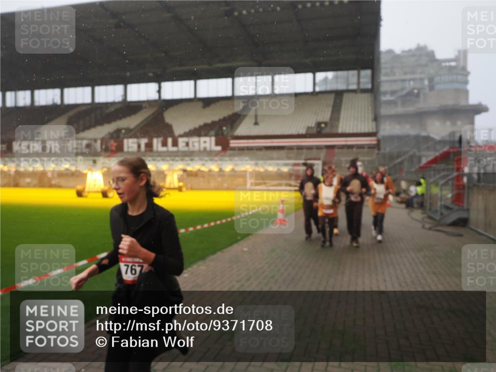 07.12.2025 - St. Pauli X-Mass-Run No. 15 Fabian Wolf http://msf.ph/oto/9371708 07.12.2025 10:07:25 Ziel 256, 265, 272, 517, 657, 685, 716, 767, 1187, 1234, 2983 meine-sportfotos.de