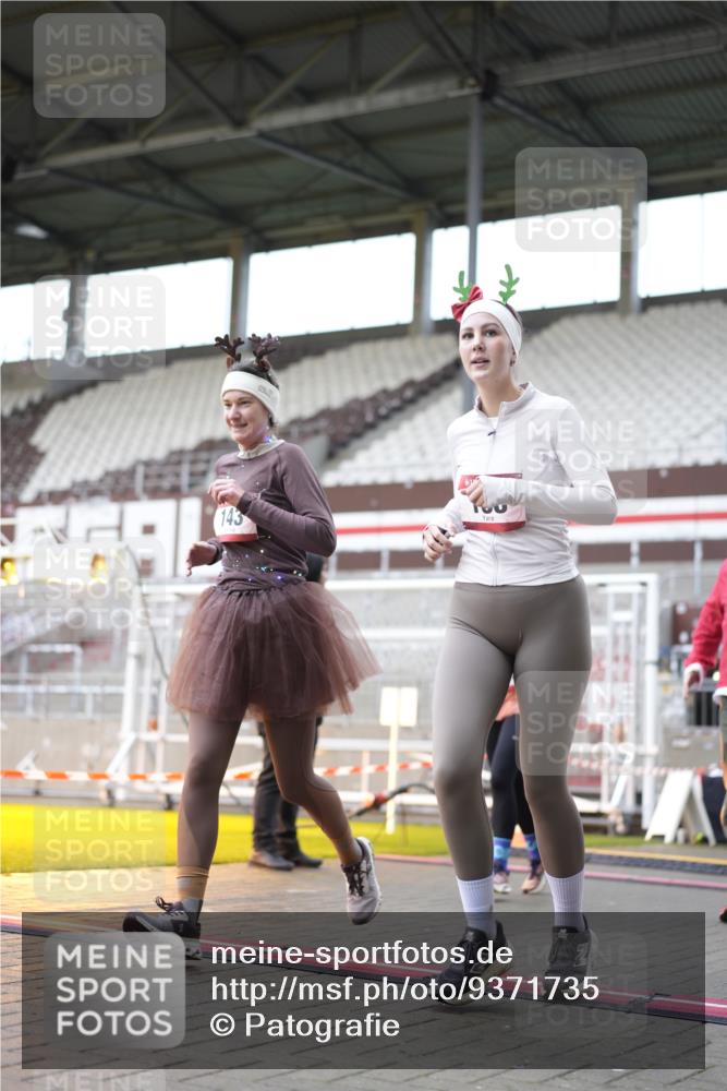 07.12.2025 - St. Pauli X-Mass-Run No. 15 Patografie http://msf.ph/oto/9371735 07.12.2025 11:45:58 Ziel 143, 147, 188, 356, 733, 2097, 2137 meine-sportfotos.de