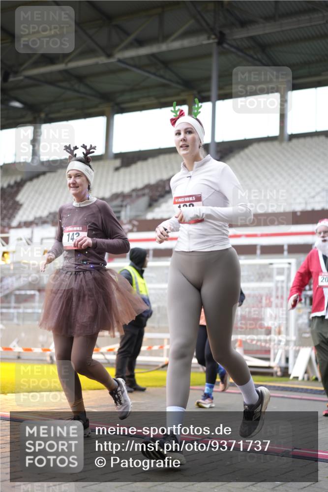 07.12.2025 - St. Pauli X-Mass-Run No. 15 Patografie http://msf.ph/oto/9371737 07.12.2025 11:45:58 Ziel 143, 147, 188, 356, 733, 2097, 2137 meine-sportfotos.de