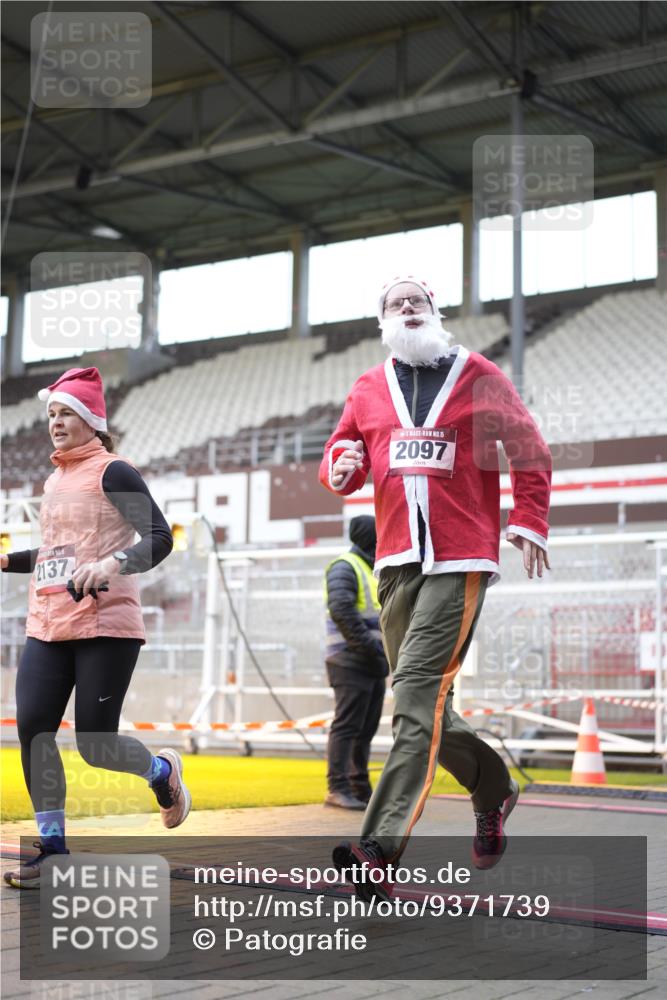 07.12.2025 - St. Pauli X-Mass-Run No. 15 Patografie http://msf.ph/oto/9371739 07.12.2025 11:45:59 Ziel 143, 147, 188, 356, 733, 2097, 2137, 3620 meine-sportfotos.de