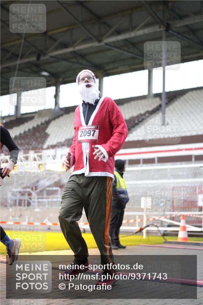 07.12.2025 - St. Pauli X-Mass-Run No. 15 Patografie http://msf.ph/oto/9371743 07.12.2025 11:45:59 Ziel 143, 147, 188, 356, 733, 2097, 2137, 3620 meine-sportfotos.de