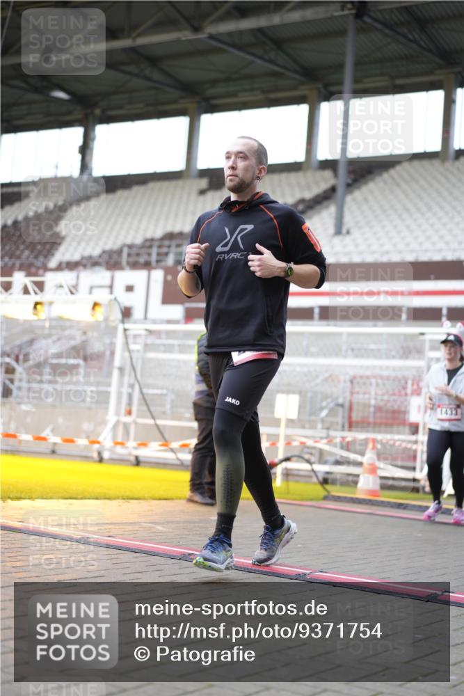 07.12.2025 - St. Pauli X-Mass-Run No. 15 Patografie http://msf.ph/oto/9371754 07.12.2025 11:46:06 Ziel 143, 147, 188, 356, 733, 949, 1058, 1073, 1433, 1454, 2097, 2137, 2437, 3523, 3524, 3620 meine-sportfotos.de