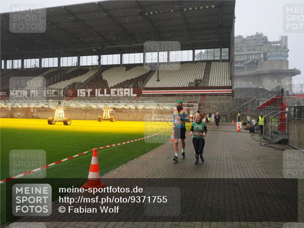 07.12.2025 - St. Pauli X-Mass-Run No. 15 Fabian Wolf http://msf.ph/oto/9371755 07.12.2025 10:07:41 Ziel 1447, 1449, 1543, 1905, 3003 meine-sportfotos.de