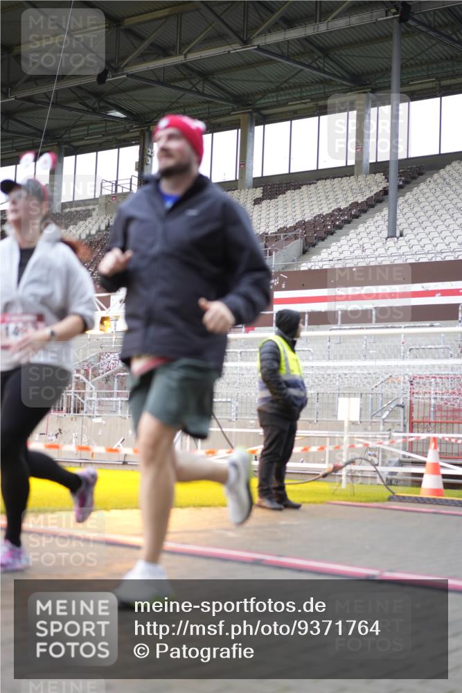 07.12.2025 - St. Pauli X-Mass-Run No. 15 Patografie http://msf.ph/oto/9371764 07.12.2025 11:46:08 Ziel 143, 147, 188, 356, 733, 949, 954, 1058, 1073, 1433, 1454, 2097, 2137, 2437, 2935, 2941, 3523, 3524, 3620 meine-sportfotos.de