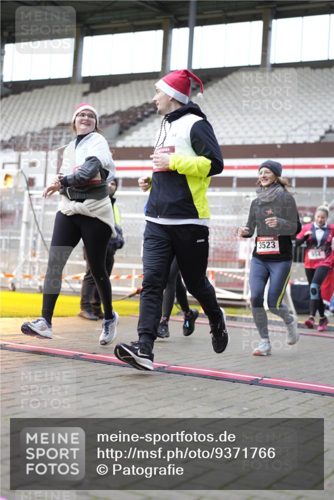 07.12.2025 - St. Pauli X-Mass-Run No. 15 Patografie http://msf.ph/oto/9371766 07.12.2025 11:46:10 Ziel 143, 188, 356, 733, 949, 954, 1058, 1073, 1433, 1454, 2097, 2137, 2437, 2935, 2941, 3523, 3524, 3620 meine-sportfotos.de