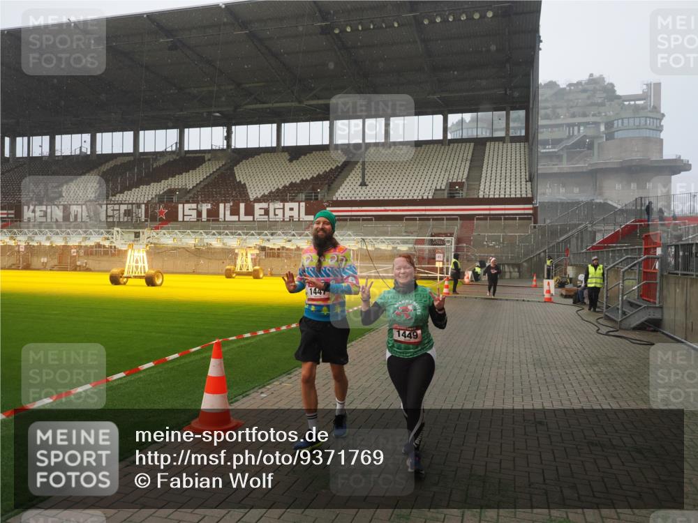 07.12.2025 - St. Pauli X-Mass-Run No. 15 Fabian Wolf http://msf.ph/oto/9371769 07.12.2025 10:07:42 Ziel 1447, 1449, 1543, 1905, 3003 meine-sportfotos.de