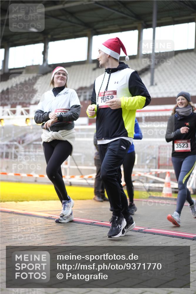 07.12.2025 - St. Pauli X-Mass-Run No. 15 Patografie http://msf.ph/oto/9371770 07.12.2025 11:46:10 Ziel 143, 188, 356, 733, 949, 954, 1058, 1073, 1433, 1454, 2097, 2137, 2437, 2935, 2941, 3523, 3524, 3620 meine-sportfotos.de